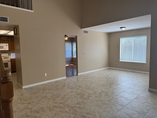 Building Photo - New carpet and paint!