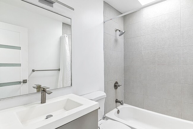 Building Photo - 5005 August St