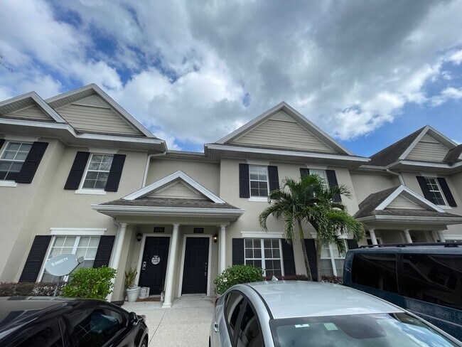 Building Photo - Spectacular 2 Story 2 bed and 2 bath condo...