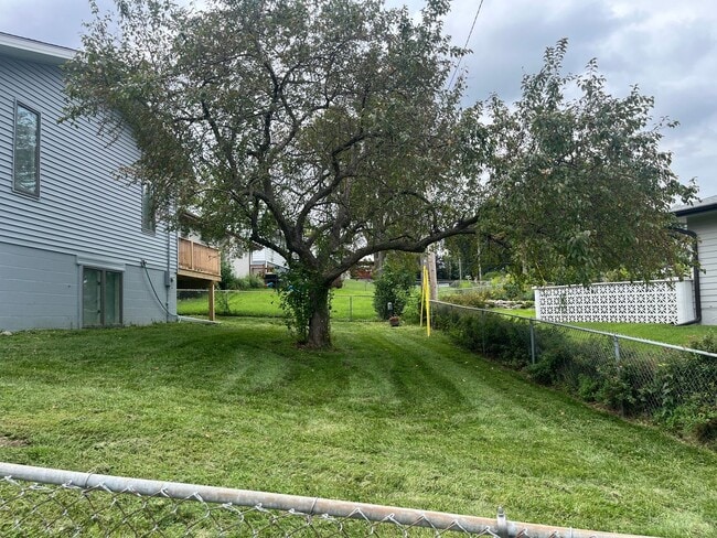 Building Photo - Four Bedroom For Rent!