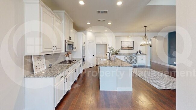 Building Photo - 16021 High Line Dr