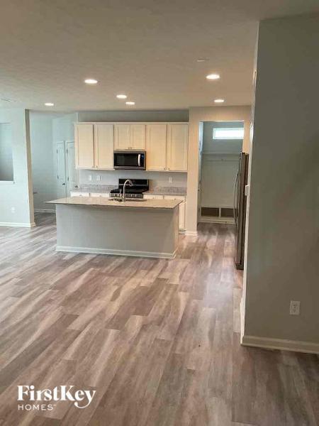 Building Photo - 6805 Keepsake Dr