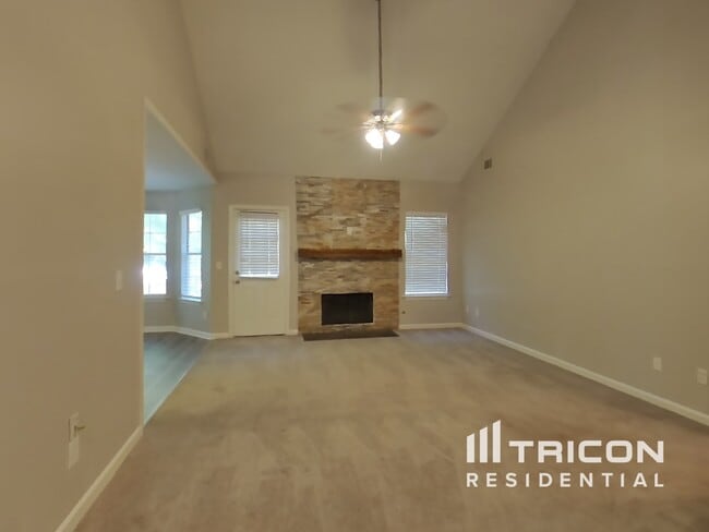 Building Photo - 3070 Regal Drive McDonough GA