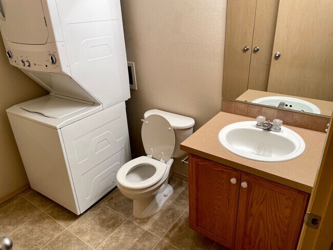 Foto del edificio - Charming Home in a Gated Tacoma Community – Minutes from JBLM!