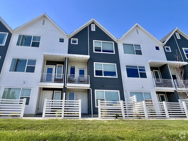 Building Photo - 1117 E Hatch Row