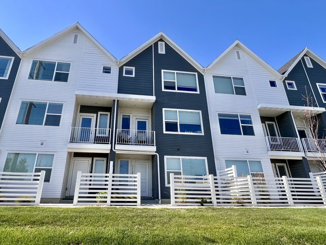 Foto principal - 1117 E Hatch Row