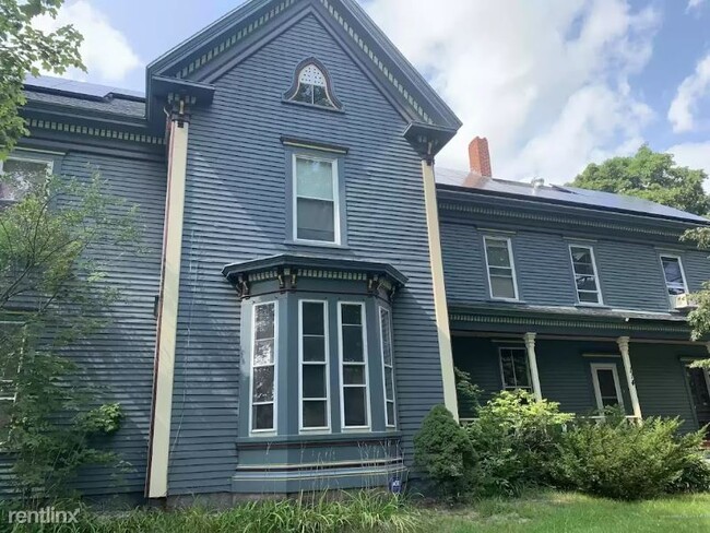 Building Photo - 4 br, 2.5 bath House - 114 Elm St