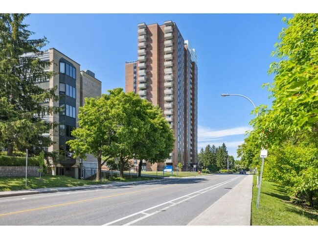 Building Photo - 285 Rue Laurier