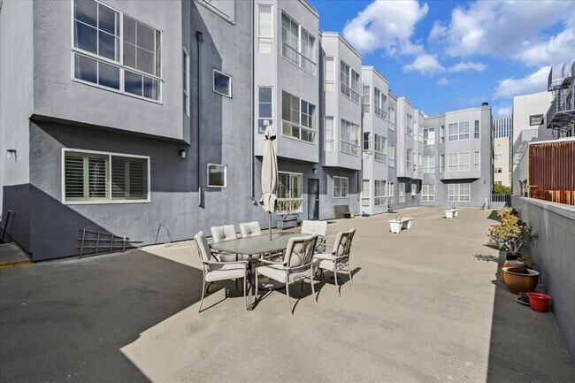 Building Photo - 180 7th St