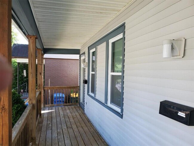 Building Photo - 443 Meigs St