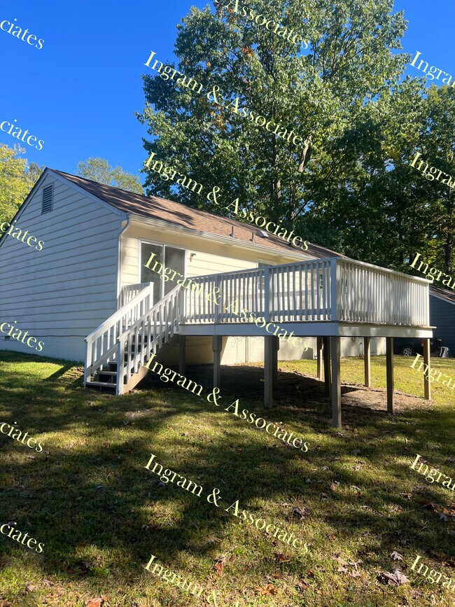 Building Photo - 4106 Robert E Lee Dr