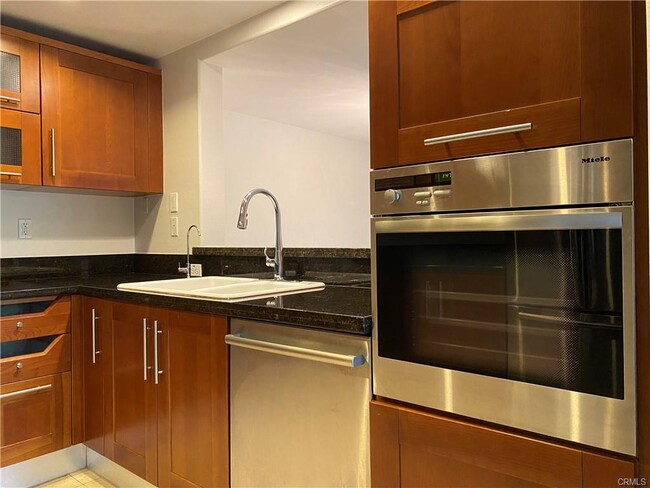 Building Photo - 107 N Swall Dr