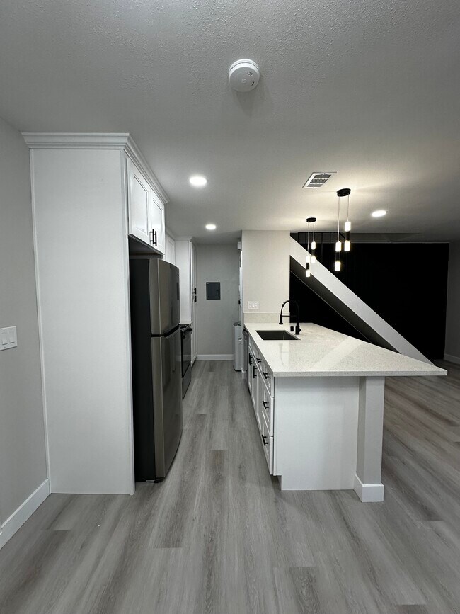Building Photo - 212 Coy Dr