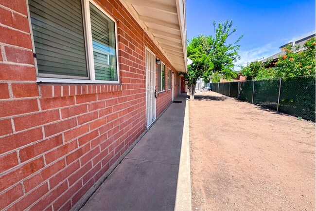 Building Photo - 1640 E Brill St