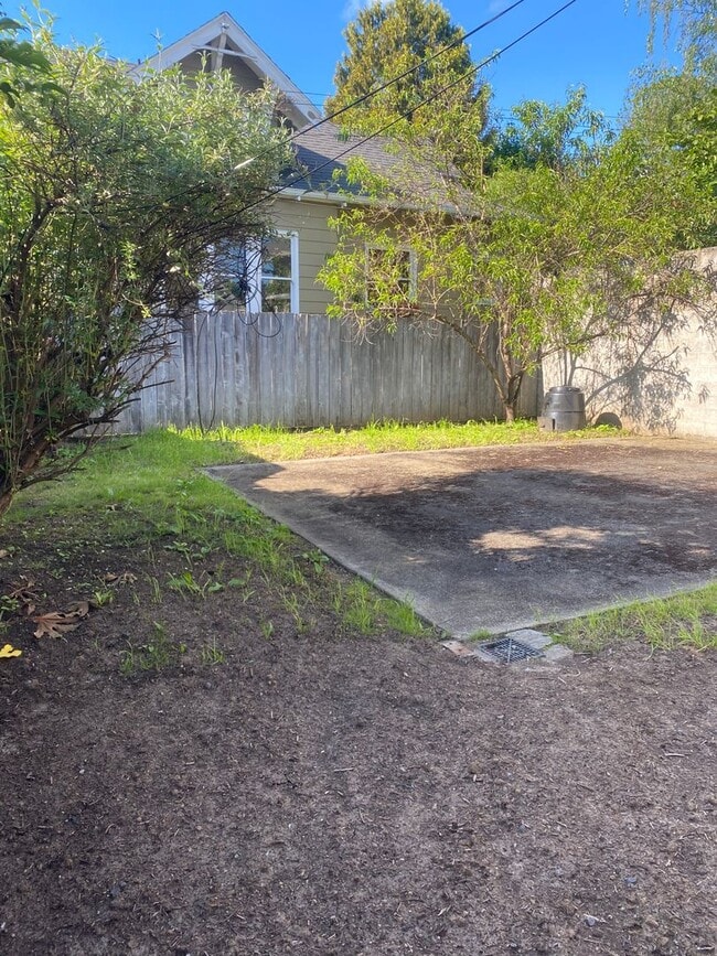 Foto del edificio - Charming Mt. Tabor Home with Loft & Baseme...