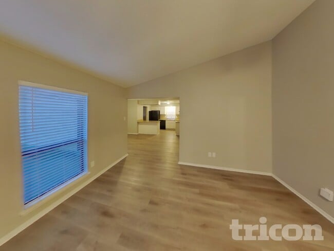 Foto del edificio - 300 Ripplewood Dr