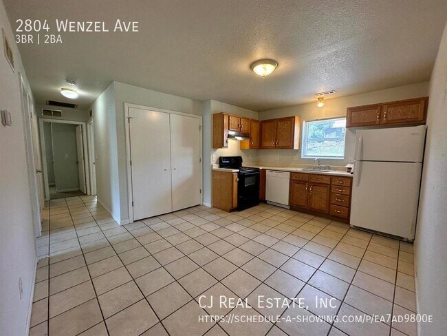 Building Photo - 2804 Wenzel Ave