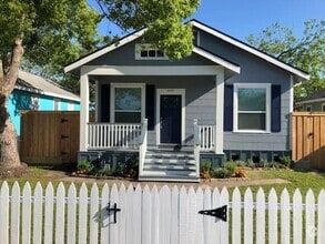 Building Photo - 4215 Avenue R