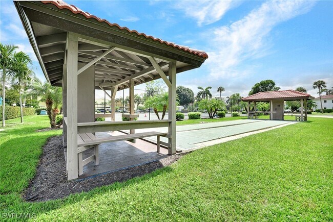 Foto del edificio - 1055 Forest Lakes Dr