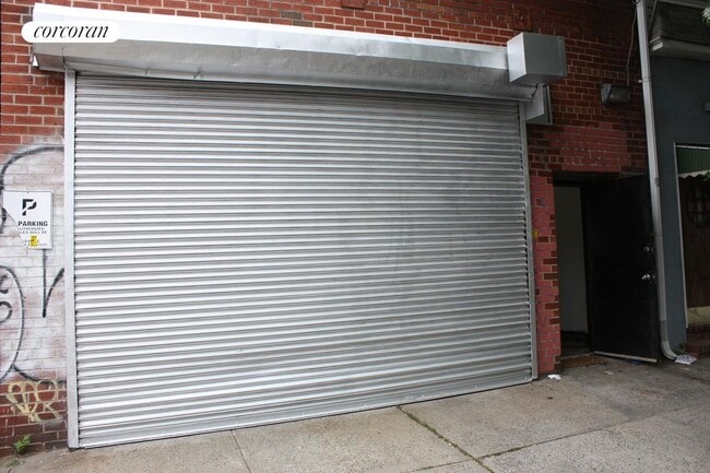 Foto del edificio - 393 Manhattan Ave