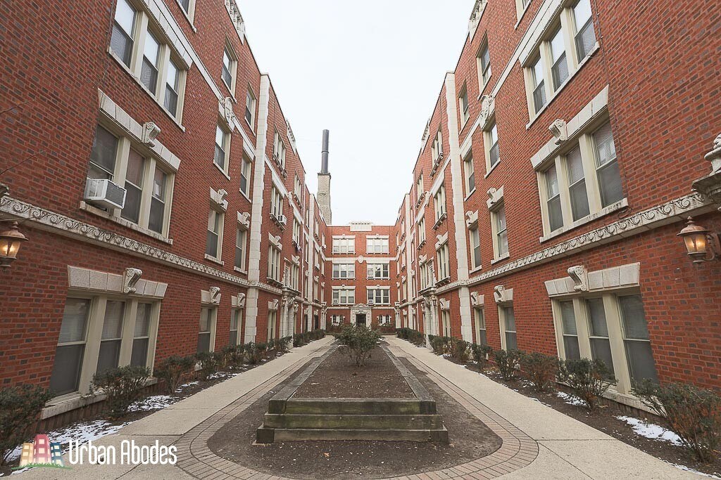 Primary Photo - 547 W Surf St