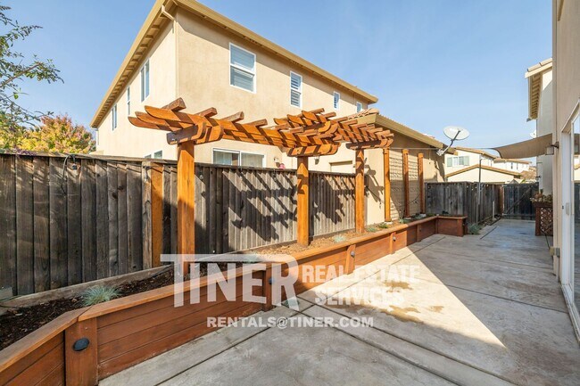 Building Photo - Stunning West Sacramento Home minutes from...