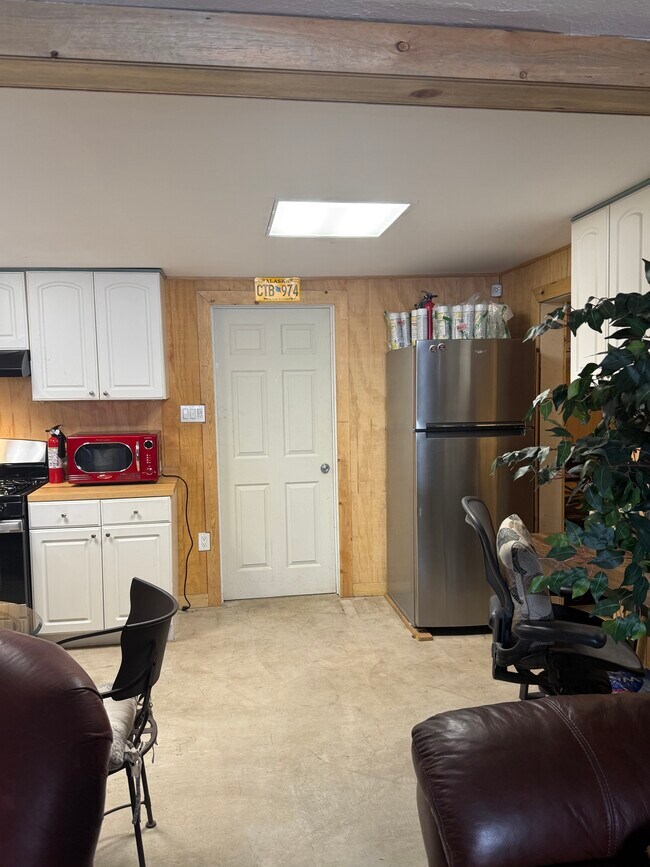 Building Photo - 719 W Mission Ln