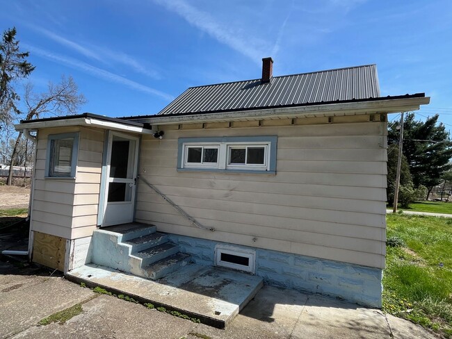 Building Photo - Completely Renovated Three Bedroom Home