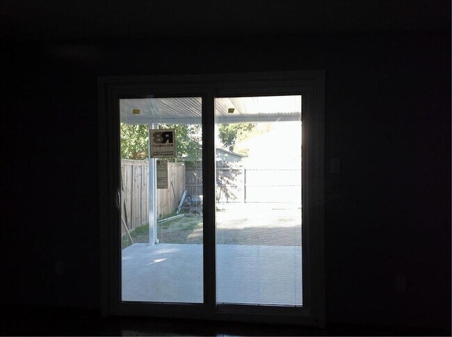 Foto del edificio - 5801 Rosalie Ct