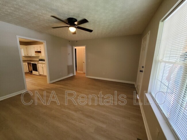 Foto del edificio - 215 Green Acre Ln