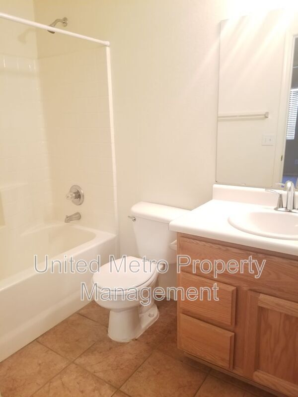 Building Photo - 11351 W Seldon Ln