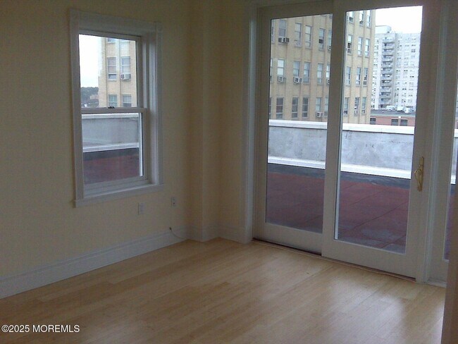 Foto del edificio - 300 Emory St