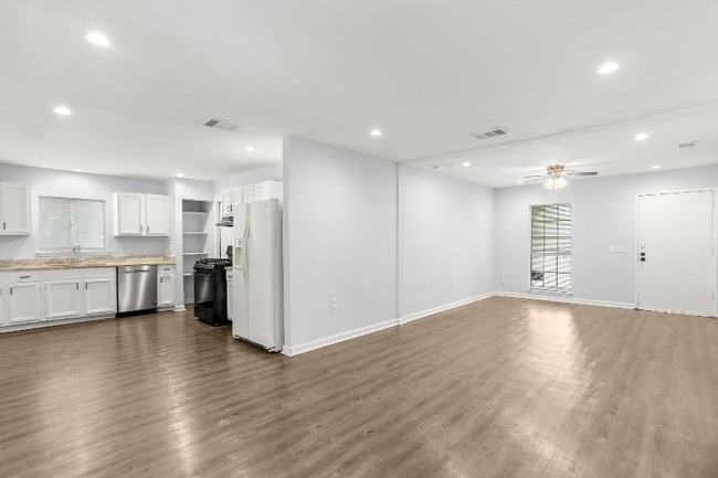 Building Photo - 121 Meadow Hill