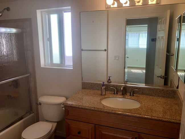 Building Photo - 6657 Vista Del Mar