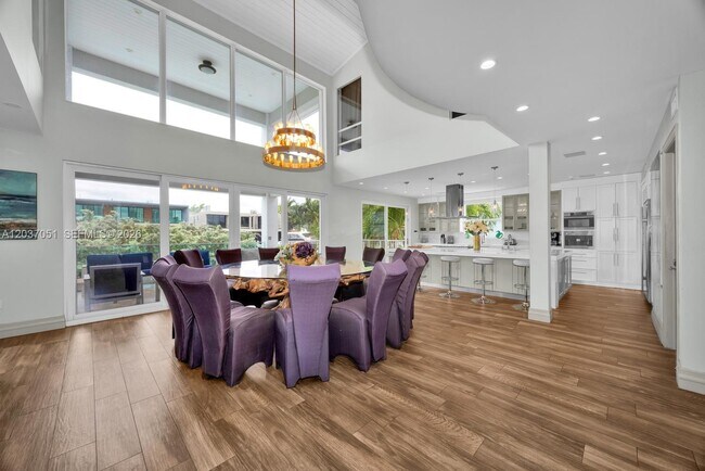 Building Photo - 1076 NE Little River Dr