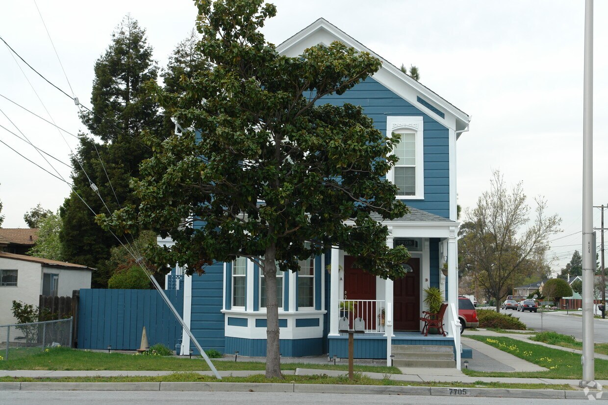 Foto del edificio - 7705 Thornton Ave