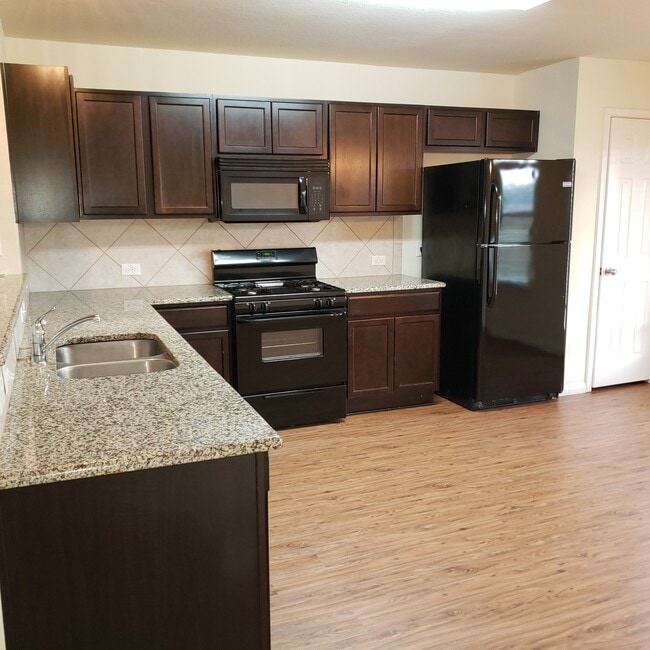 Building Photo - 503 Luna Vista Dr