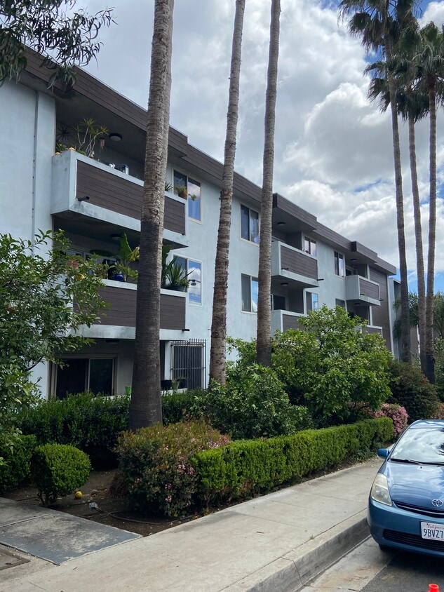 1124 N La Cienega Blvd Unit 201, West Hollywood, CA 90069 Condo for