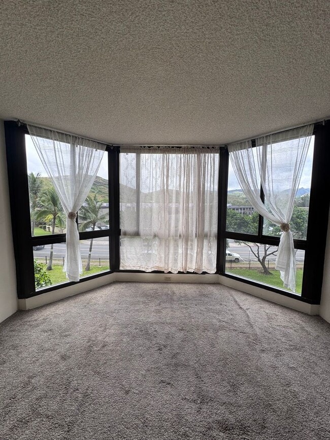 Foto del edificio - 2 Bed, 2 Bath with reserved, covered parking. Washer/Dryer in unit -Country Club Plaza in Salt Lake