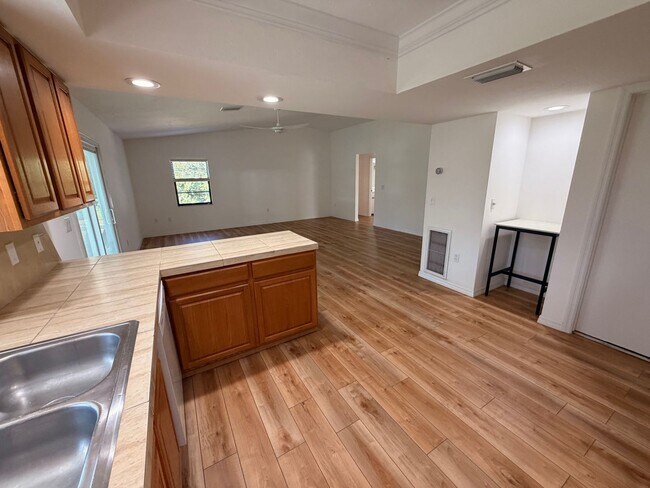 Photo - Highly sought after 2/2 in Gulf Gate House