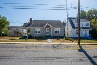 Building Photo - 819 Central Ave