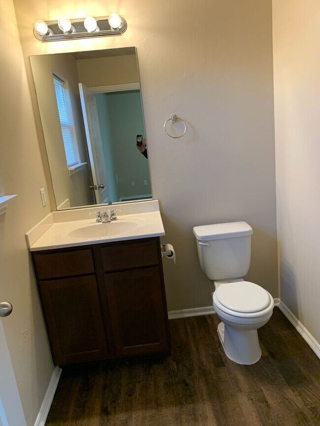 Building Photo - Three Bedroom | Two Bathroom Home