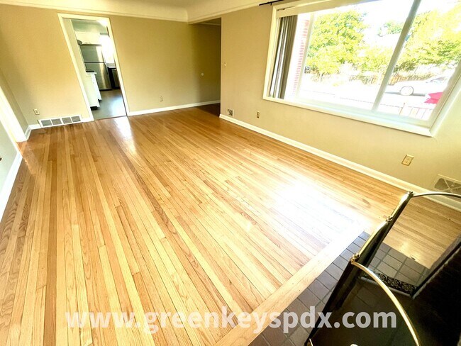 Building Photo - N Albina Duplex