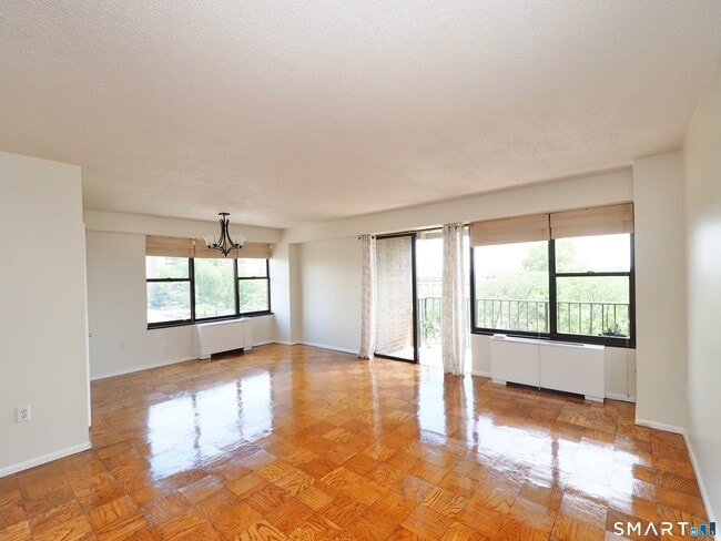Building Photo - 44 Strawberry Hill Ave