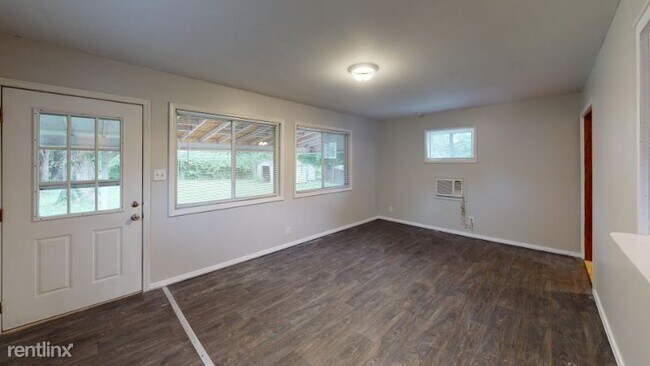 Foto del edificio - 4 br, 1 bath House - 2502 NE 53 St