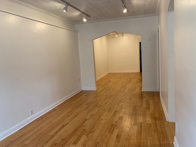 Building Photo - 1725 S Desplaines St
