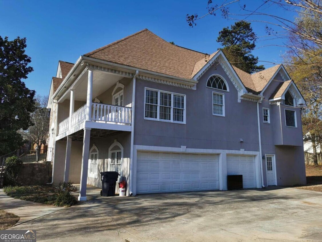 Foto principal - 3445 Stately Oaks Ln NW