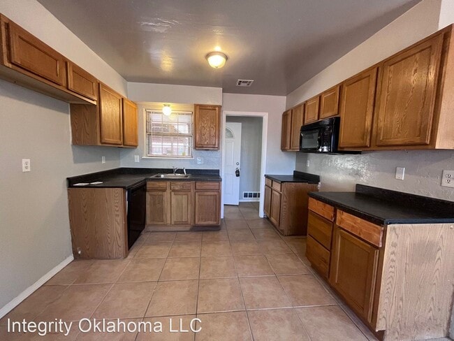 Building Photo - 4 br, 2 bath House - 5413 S. Bodine Dr.