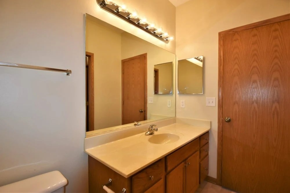 Building Photo - 677 Shannon Dr