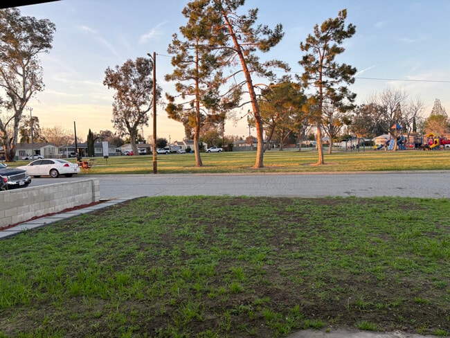 Building Photo - 607 Linda Vista Dr